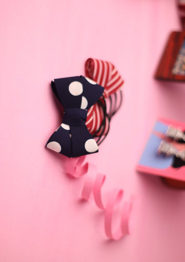 A pair of bow hairband