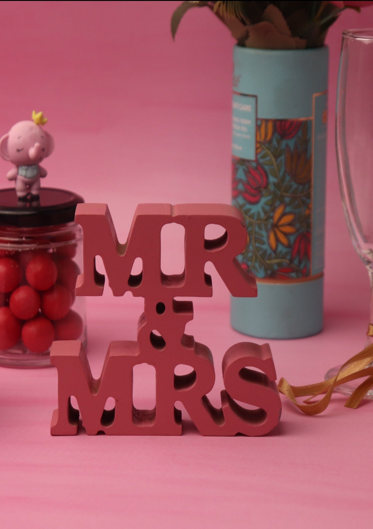 Mr. & Mrs. Décor Table Top