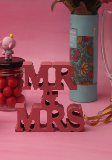 Mr. & Mrs. Décor Table Top