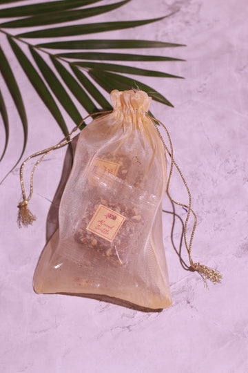 Pack of 6 Almond brittles in potli